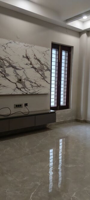 Room in 4 BHK Builder Floor at Sector 89 – for Sale