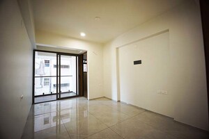 Room in 4 BHK Apartment at Navrangpura – for Sale