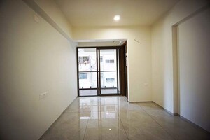 Room in 4 BHK Apartment at Navrangpura – for Sale