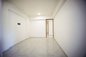 Room in 4 BHK Apartment at Navrangpura – for Sale