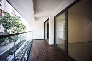 Room in 4 BHK Apartment at Navrangpura – for Sale