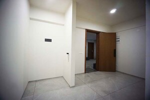 Room in 4 BHK Apartment at Navrangpura – for Sale
