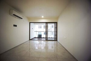 Room in 4 BHK Apartment at Navrangpura – for Sale