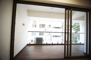 Room in 4 BHK Apartment at Navrangpura – for Sale