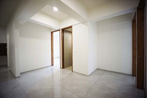 Room in 4 BHK Apartment at Navrangpura – for Sale