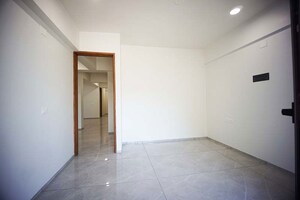 Room in 4 BHK Apartment at Navrangpura – for Sale