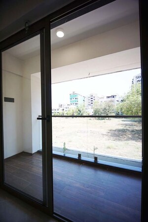 Room in 4 BHK Apartment at Navrangpura – for Sale