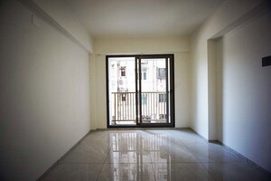 Room in 4 BHK Apartment at Navrangpura – for Sale