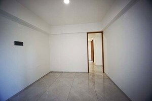 Room in 4 BHK Apartment at Navrangpura – for Sale
