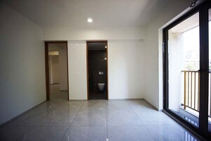 Room in 4 BHK Apartment at Navrangpura – for Sale