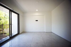 Room in 4 BHK Apartment at Navrangpura – for Sale