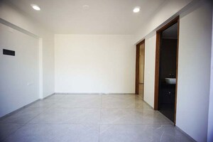 Room in 4 BHK Apartment at Navrangpura – for Sale