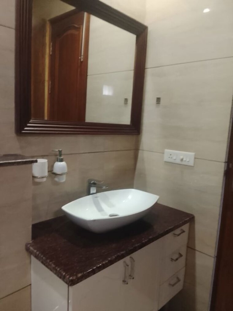 Bathroom, sector 38 2 Bedroom 160 Sq.Yd. Builder Floor In Sector 38 Gurgaon 10558148