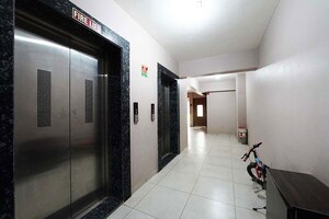 Lift in 3 BHK Apartment at Vaishnodevi Circle – for Sale