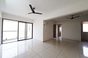Room in 3 BHK Apartment at Vaishnodevi Circle – for Sale