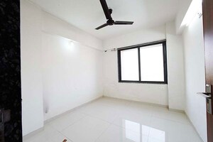 Room in 3 BHK Apartment at Vaishnodevi Circle – for Sale
