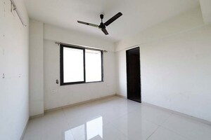 Room in 3 BHK Apartment at Vaishnodevi Circle – for Sale