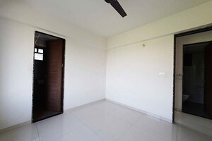 Room in 3 BHK Apartment at Vaishnodevi Circle – for Sale