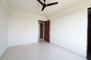 Room in 3 BHK Apartment at Vaishnodevi Circle – for Sale