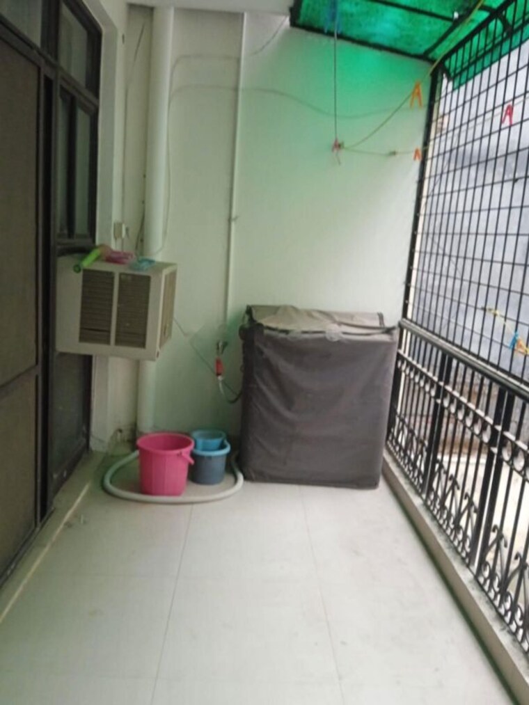 Balcony, sushant-vyapaar-kendra 2 Bedroom 1200 Sq.Ft. Apartment In Sector 43 Gurgaon 10558193