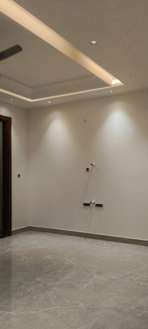 Room in 4 BHK Builder Floor at Sector 88 – for Sale