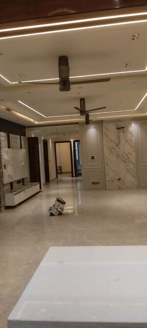 Parking in 4 BHK Builder Floor at Sector 88 – for Sale