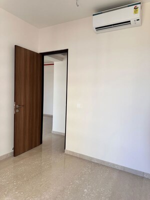 Room in 2 BHK Apartment at Piramal Vaikunth, Balkum Pada – for Rent