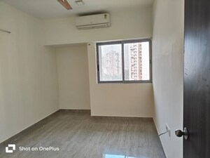 Room in 2 BHK Apartment at Lodha Amara, Kolshet Road – for Rent