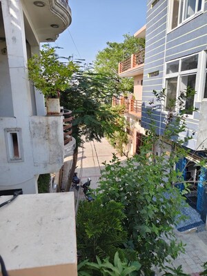 Balcony in 1.5 BHK Independent House at Jankipuram Extension – for Rent