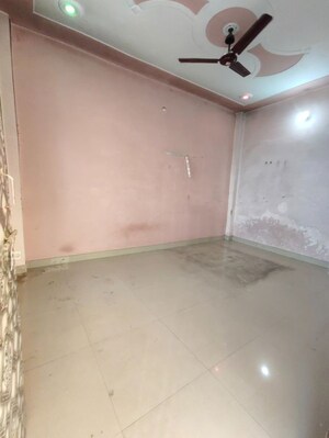 Room in 1.5 BHK Independent House at Jankipuram Extension – for Rent