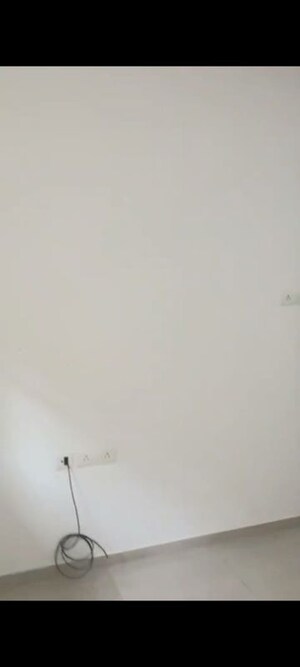 Room in 2 BHK Apartment at Sheth Vasant Oasis, Andheri East – for Rent