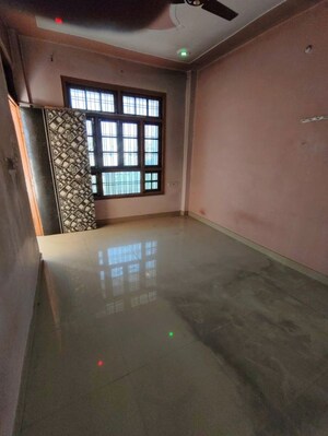 Room in 1.5 BHK Independent House at Jankipuram Vistar – for Rent
