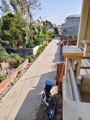 Balcony in 1.5 BHK Independent House at Jankipuram Vistar – for Rent