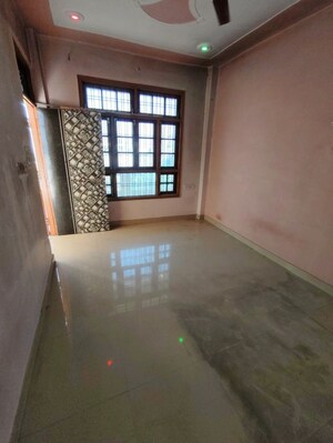 Room in 1.5 BHK Independent House at Jankipuram Vistar – for Rent