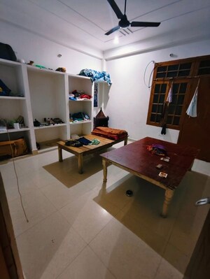 Team Area in 1.5 BHK Independent House at Jankipuram Extension – for Rent