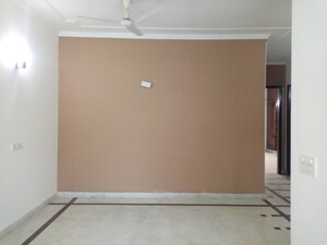 Room in 2 BHK Builder Floor at Sector 55 – for Rent