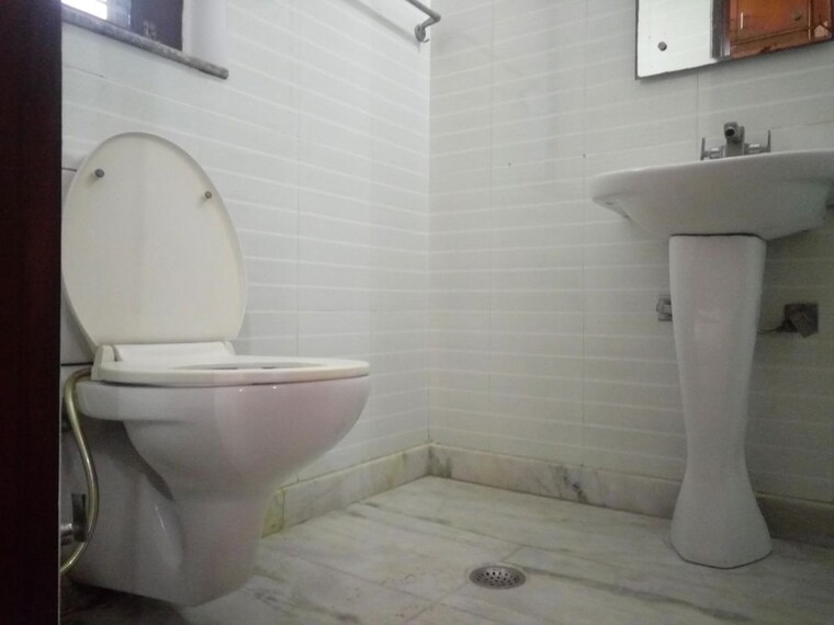Bathroom, sector 55 2 Bedroom 1200 Sq.Ft. Builder Floor In Sector 55 Gurgaon 10558222