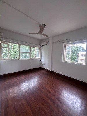 Room in 2 BHK Apartment at Juhu – for Rent