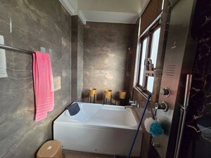 Furnished Amenities in 3 BHK Builder Floor at DLF The Crest Phase II, Sector 54 – for Sale