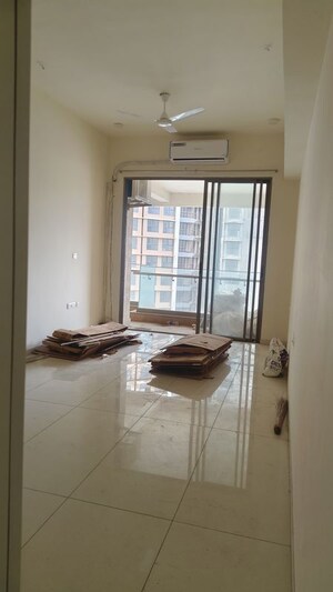 Room in 3 BHK Apartment at Prestige Siesta, Mulund West – for Rent
