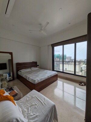 Bedroom in 2 BHK Apartment at Khar West – for Rent