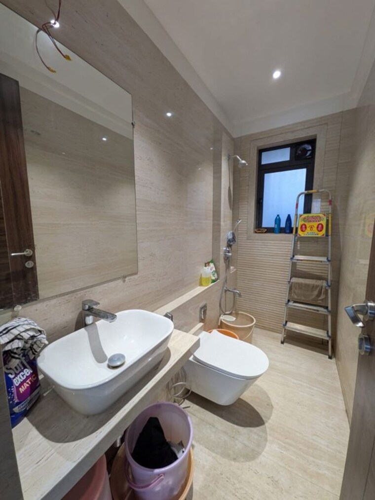 Washroom, khar west 2 Bedroom 700 Sq.Ft. Apartment In Khar West Mumbai 10558309