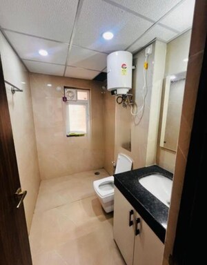 Attached Bathroom in 3 BHK Apartment at Gomti Nagar – for Rent