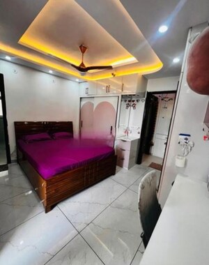 Room in 3 BHK Apartment at Gomti Nagar – for Rent