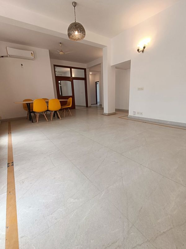 3 BHK + Prayer Room 190 Sq.Yd. Builder Floor in Unitech Nirvana Country Cedar Crest