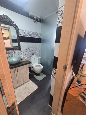 Attached Bathroom in 1.5 BHK Apartment at Bandra West – for Rent