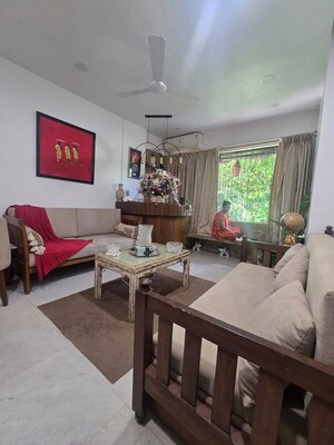 Room in 1.5 BHK Apartment at Bandra West – for Rent