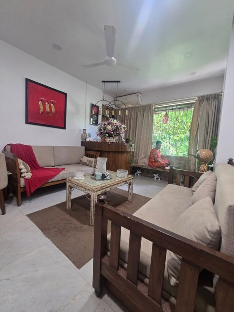 Room, bandra west 1.5 Bedroom 650 Sq.Ft. Apartment In Bandra West Mumbai 10558363