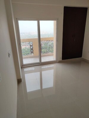 Room in 3 BHK Apartment at Sector 76 – for Rent