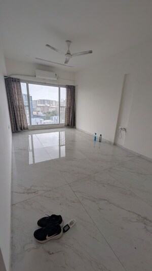 Room in 2 BHK Apartment at Sri Zynergy, Suman Nagar – for Rent